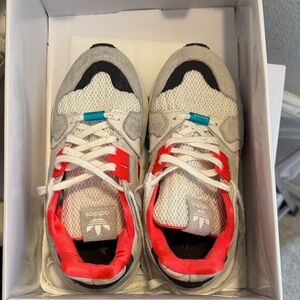 Adidas Men/Women White and Red Sneakers